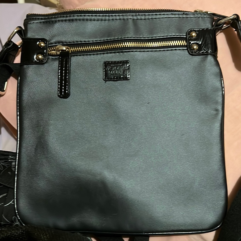 Victoria Secret cross shoulder purse.Has been preowned but never used. Looks New